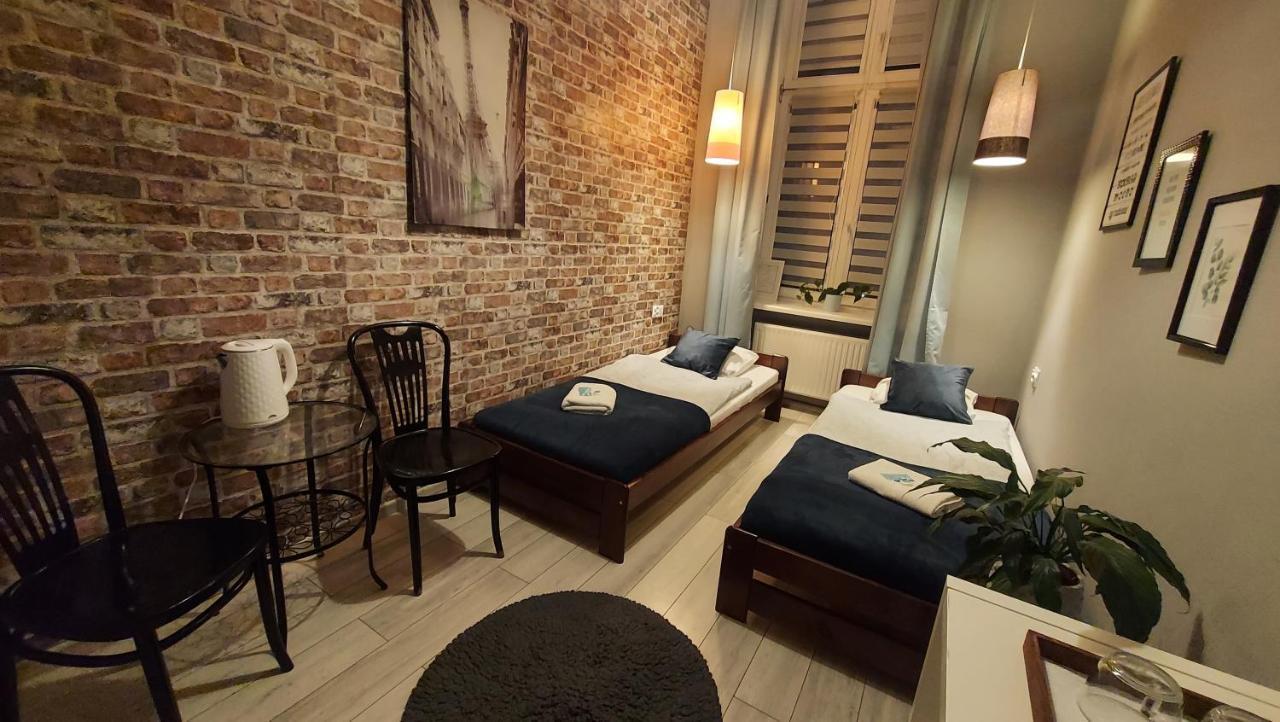 Deja Vu Hostel วอร์ซอ ภายนอก รูปภาพ