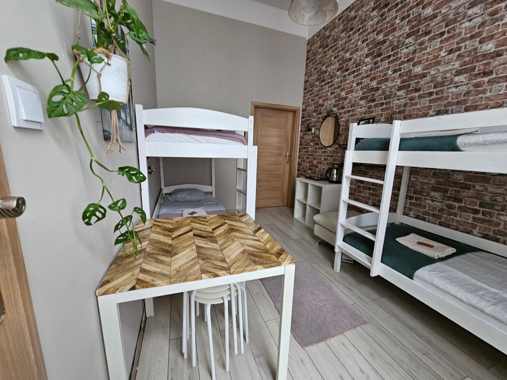 Deja Vu Hostel วอร์ซอ ภายนอก รูปภาพ