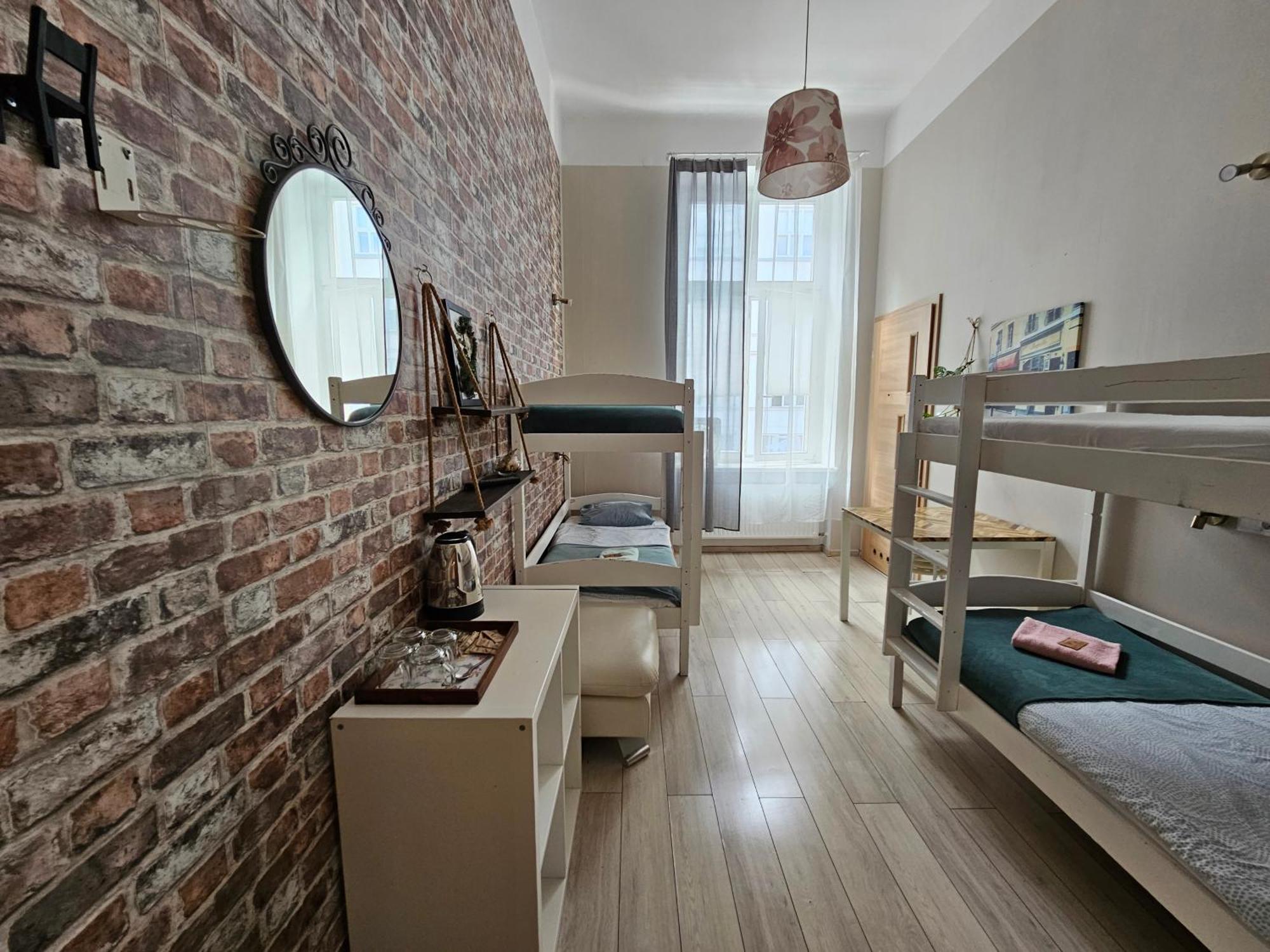 Deja Vu Hostel วอร์ซอ ภายนอก รูปภาพ