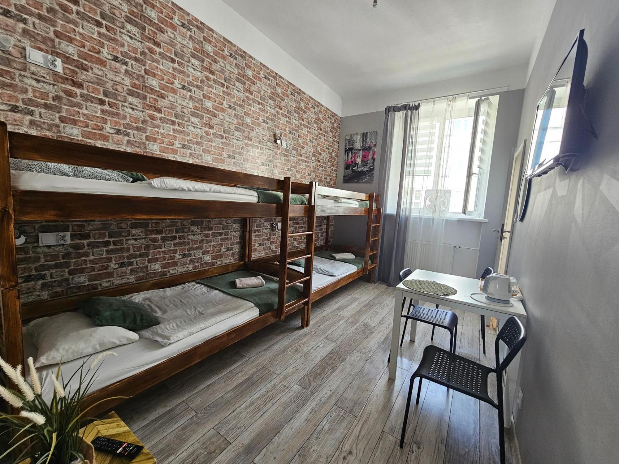 Deja Vu Hostel วอร์ซอ ภายนอก รูปภาพ